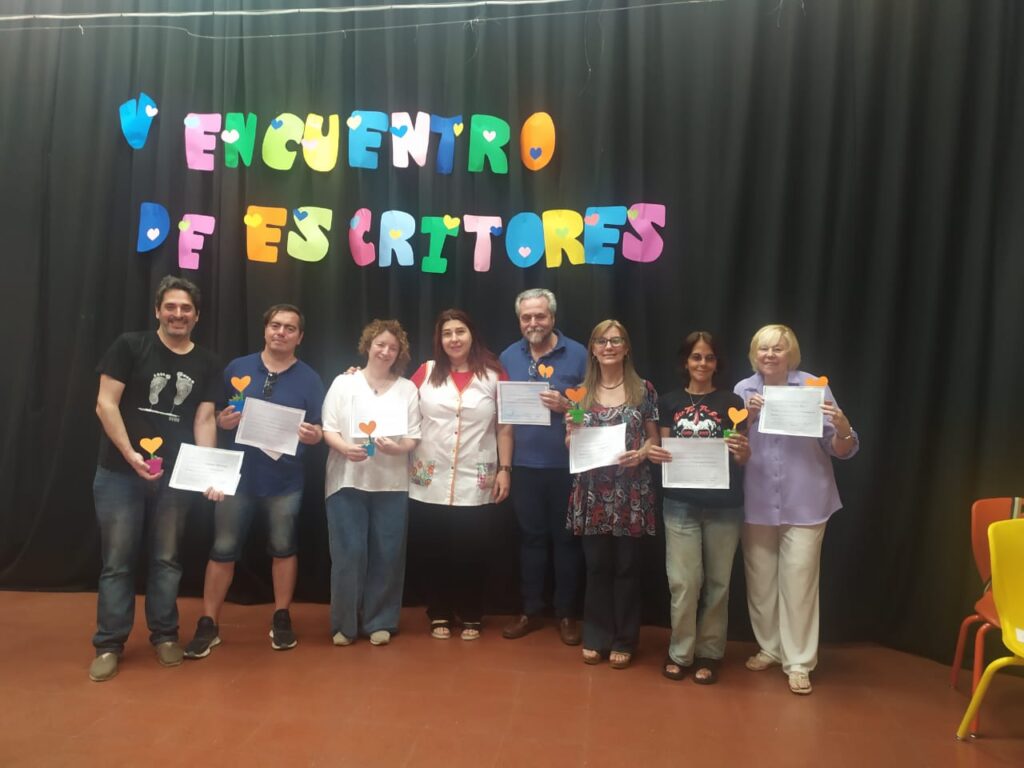 V Encuentro de Escritores en la Escuela Australia: Leandro Murciego, Silvia Crespo, Carlos Norberto Carbone, Marta Peralta, María Laura Burattini, Karina Lerman y Fabian Leppez.