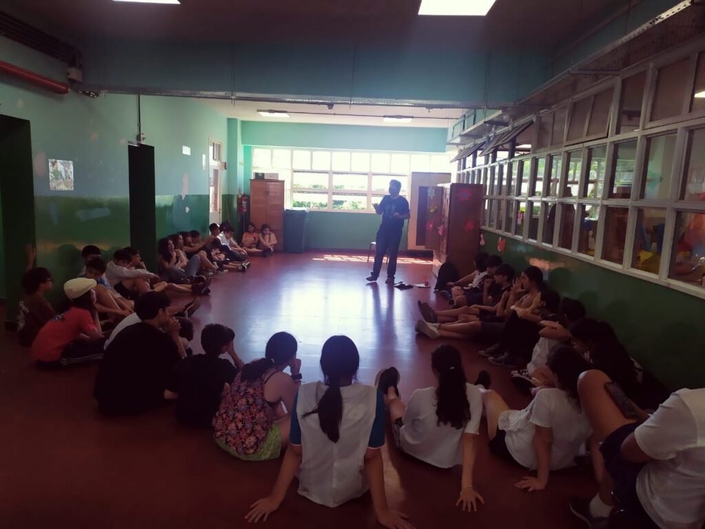 Los chicos de 7° grado estuvieron atentos, participativos, ocurrentes y se animaron a trabajar la poesía armando versos hermosos.