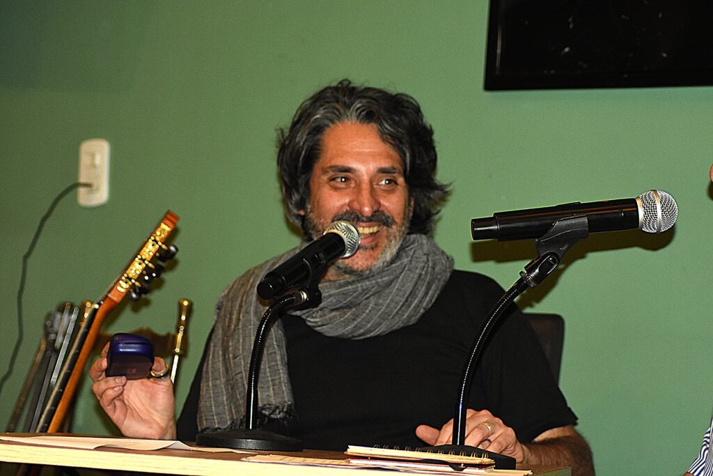 Leandro Murciego: "Hay que defender la poesía con alegría y convicción".