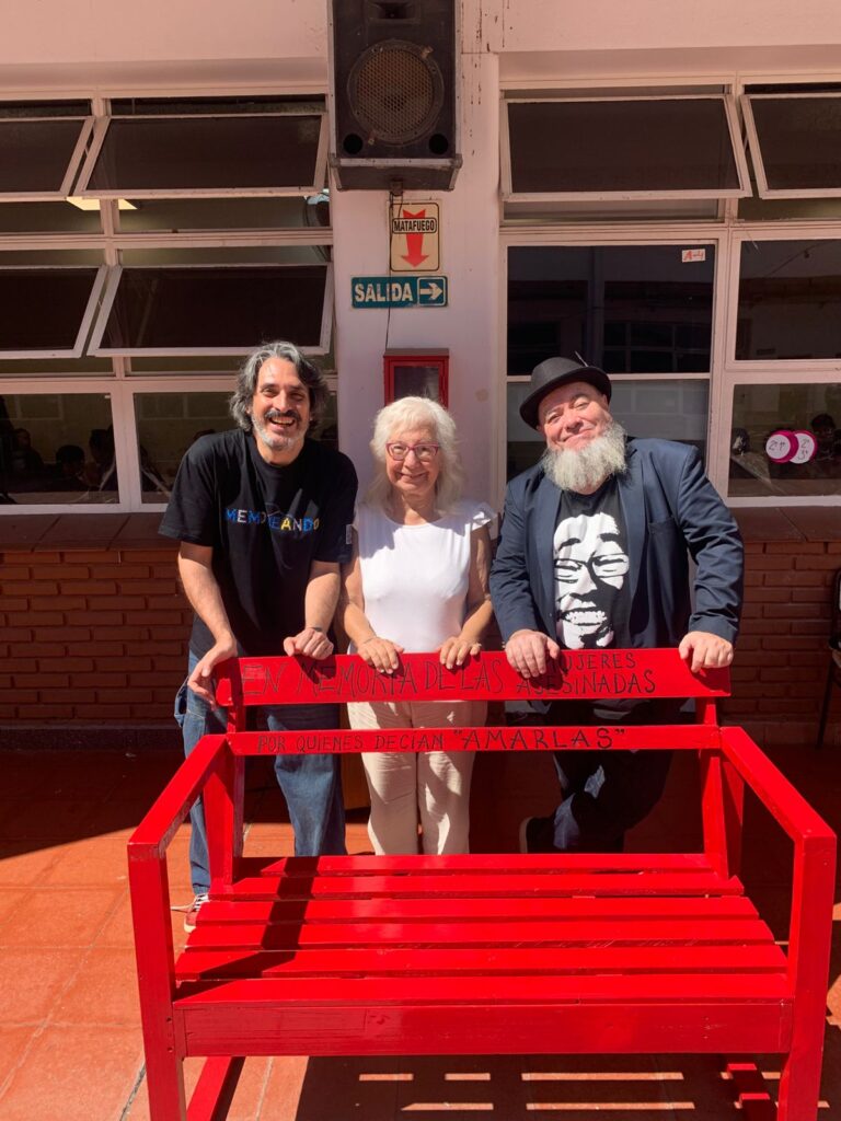 Murciego, Alonso y Rojas Ayrala presentando Memoreando en la Escuela Media pública Rumania