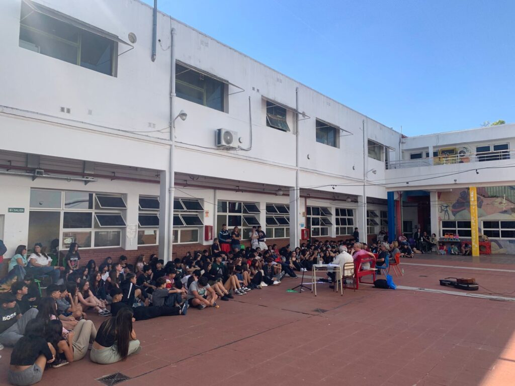 Presentaciones de Memoreando en las escuelas medias públicas porteñas Rumania y Tosco